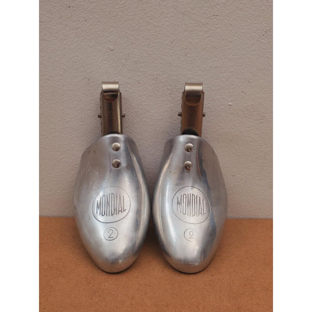 pair of metal shoe trees brand Mondial size 2 vintage - Pair of French Vintage